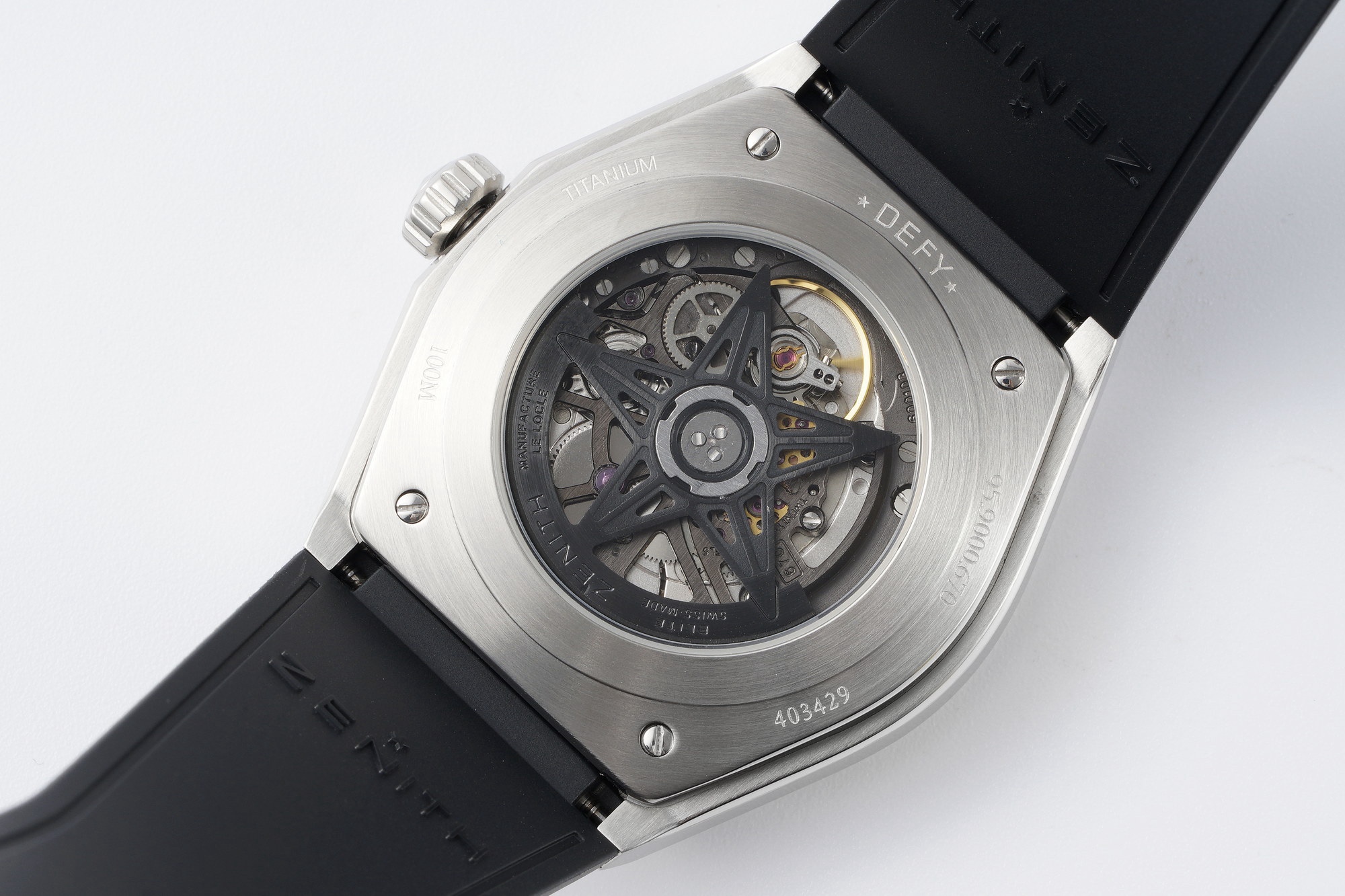 LF真力時DEFY系列全新升級版，殼身 頭粒 機芯 表扣等均做了升級調整。一款根據路虎標誌性花輪轂設計而成的高顏值鏤空腕表。

原裝開模鑄造，極致還原表殼的每一處細節打磨倒角，盡顯原裝菱角分明、堅毅果敢的陽剛氣質。完美的41mm表經，適配大眾男性手寸，正裝休閒兩不誤。根據汽車輪轂設計而成的五角星錶盤，未來概念感十足。同步官網新款五角星折疊扣，搭載定製版Cal.670sk全自動機械機芯，鏤空日曆的大小與位置、機芯夾板、齒輪、五角星陀皆按原版機芯數據拆解鍛造而成。

LF臻品 陳奕迅Eason同款，時尚前衛、