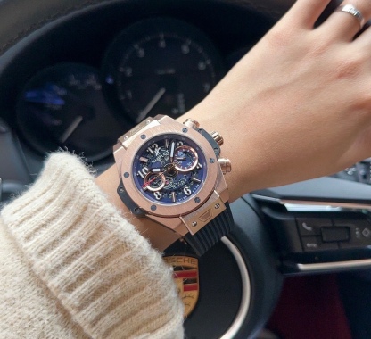 恆寶 Hublot精品男士腕表，勁爆鏤空設計，技藝精湛，獨具匠心，尊貴大氣，紳士風範。採用全自動機械機芯，頂級316精鋼表殼，天然橡膠錶帶，礦物質超強鏡面，尺寸43*13