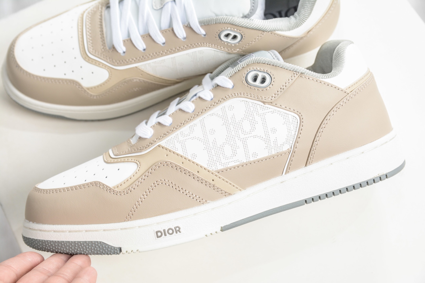 迪奧/Dior B27 Oblique Galaxy Low Top Sneakers B27系列低幫復古真皮百搭運動休閒板鞋 
貨號：3SN272ZIR16536
尺碼：38 39 40 41 42 43 44 45 46