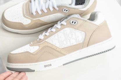 迪奧/Dior B27 Oblique Galaxy Low Top Sneakers B27系列低幫復古真皮百搭運動休閒板鞋 
貨號：3SN272ZIR16536
尺碼：38 39 40 41 42 43 44 45 46