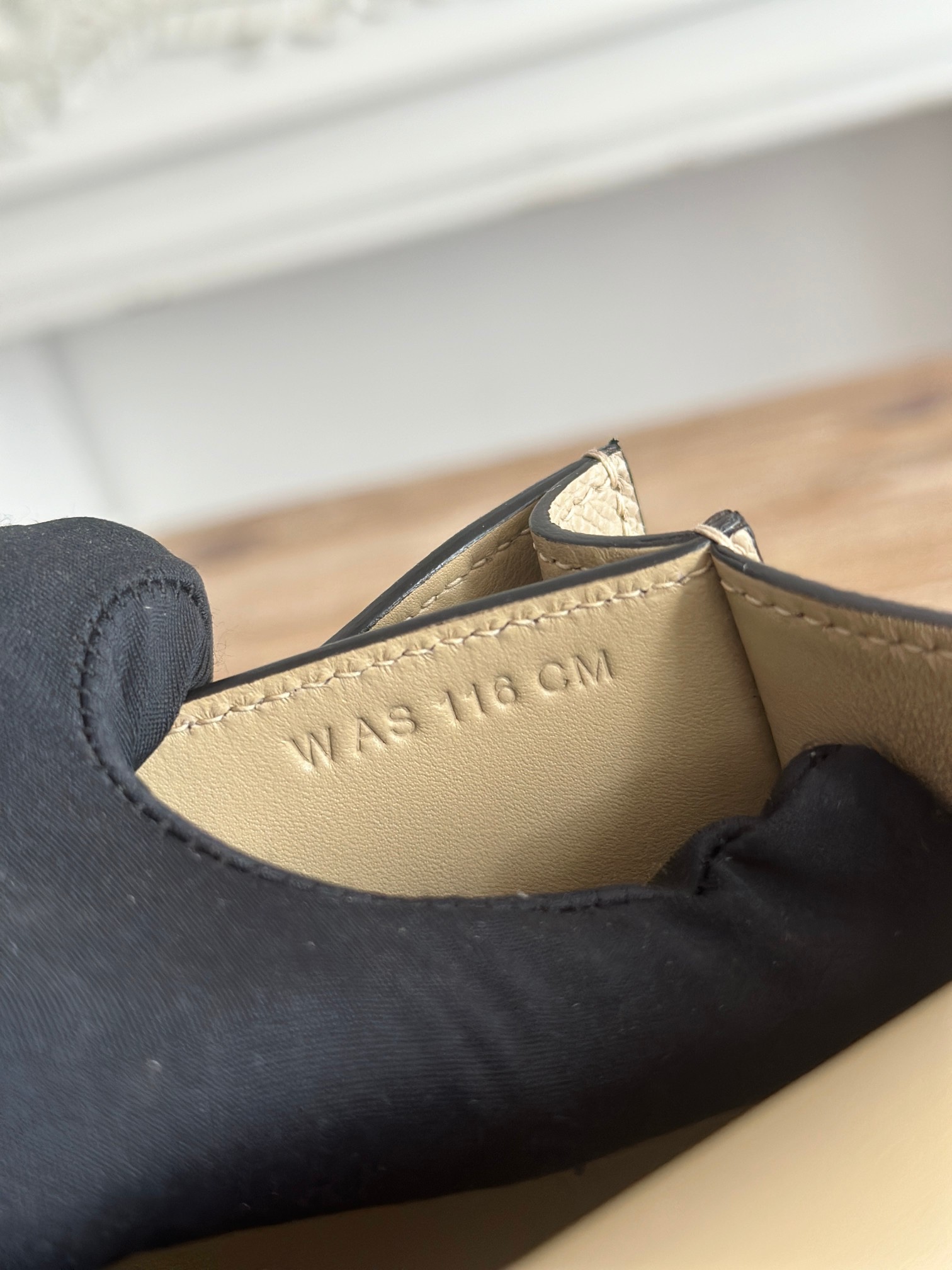 康康  空姐包  
constance  19cm  
epsom掌紋小牛皮  半收工  蠟線縫製