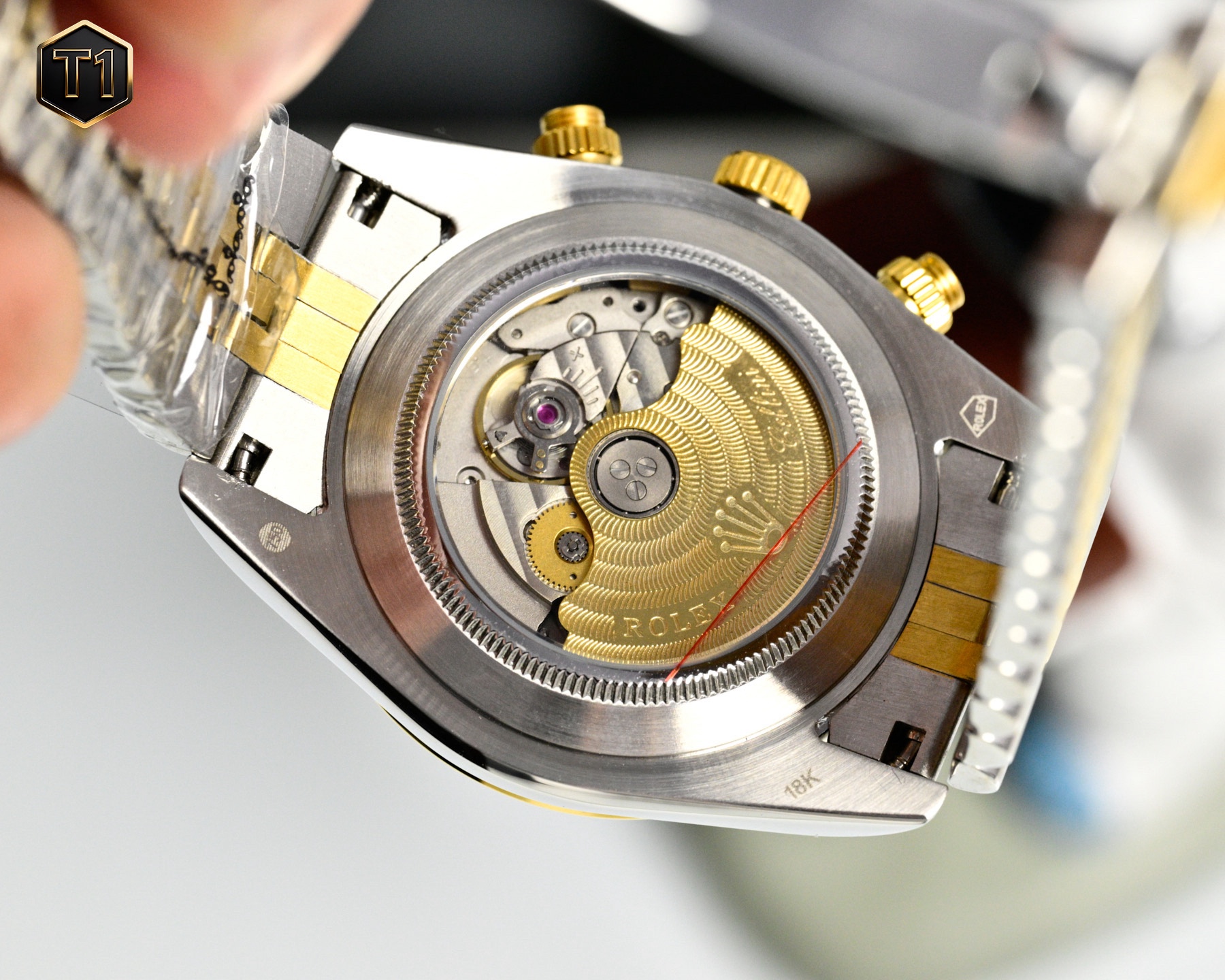 年度新款強力推薦
🔥經典日誌系列-多功能腕表🔥
防表屆最高版本⌚️勞力士⌚️ 複雜系列六針男表[愛心]爆款[愛心] 多功能腕表。
1⃣️搭載原裝進口9100星期月份月相動能功能機芯機械表！
2⃣️錶盤上採用經典獨家高級奢華稜紋 突顯出這款腕表的華貴氣質[呲牙]
3⃣️錶帶採用進口316鋼帶腕表！
4⃣️表鏡採用雙卜藍寶石鏡面！
5⃣️透視底蓋！
6⃣️直徑41毫米，厚度10毫米！
腕表功能匯集星期/月份/日期/月亮/太陽等功能於一身，最佳男士商務腕表真正的標配！為高端腕表的代表之作！
榮譽出品