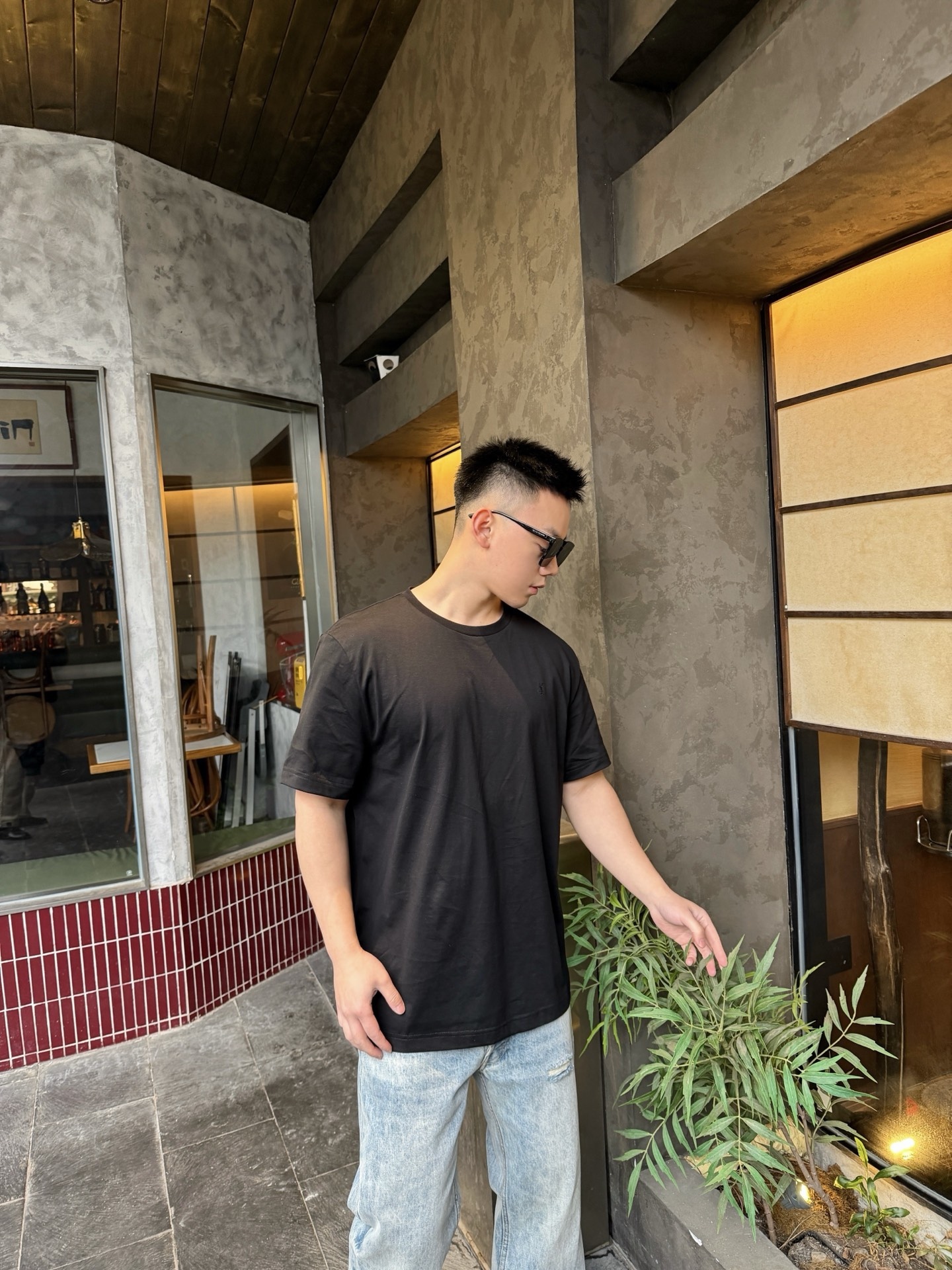 🔝SAINT LAURENT聖羅蘭SLP 小標純色徽標短袖T恤
正品購入開發，50支雙股精品賽爾棉170克，1*1拉架羅紋280克，進口刺繡，面料酵洗，定制1：1商標，寬松版型
B Size：S-XL