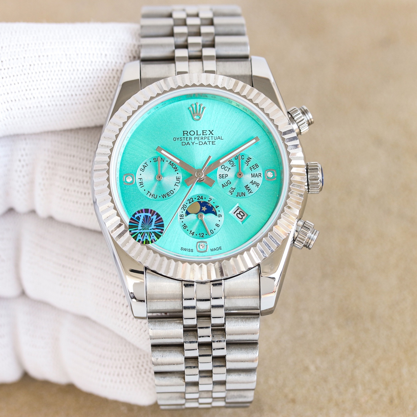 年度新款強力推薦
🔥經典日誌系列-多功能腕表🔥
防表屆最高版本⌚️勞力士⌚️ 複雜系列六針男表[愛心]爆款[愛心] 多功能腕表。
1⃣️搭載原裝進口9100星期月份月相動能功能機芯機械表！
2⃣️錶盤上採用經典獨家高級奢華稜紋 突顯出這款腕表的華貴氣質[呲牙]
3⃣️錶帶採用進口316鋼帶腕表！
4⃣️表鏡採用雙卜藍寶石鏡面！
5⃣️透視底蓋！
6⃣️直徑41毫米，厚度10毫米！
腕表功能匯集星期/月份/日期/月亮/太陽等功能於一身，最佳男士商務腕表真正的標配！為高端腕表的代表之作！
榮譽出品