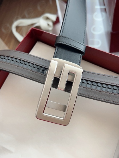 Gucci 古馳 自動平滑扣腰帶 精鋼打造五金 寬度35MM寬 雙面頭層牛皮 自由裁剪設計。