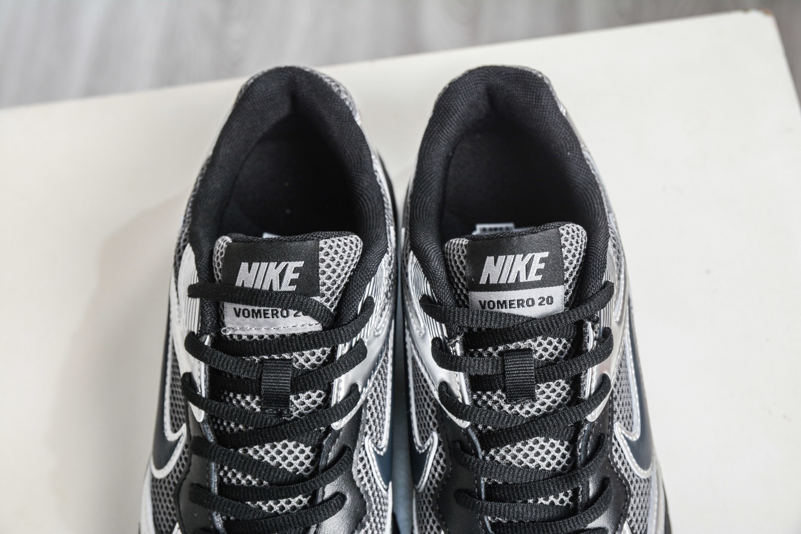 NK Air Zoom Vomero 20 經典復古潮流運動跑鞋 
貨號：HF7069 100
SIZE：36 36.5 37.5 38 38.5 39 40 40.5 41 42 42.5 43 44 45