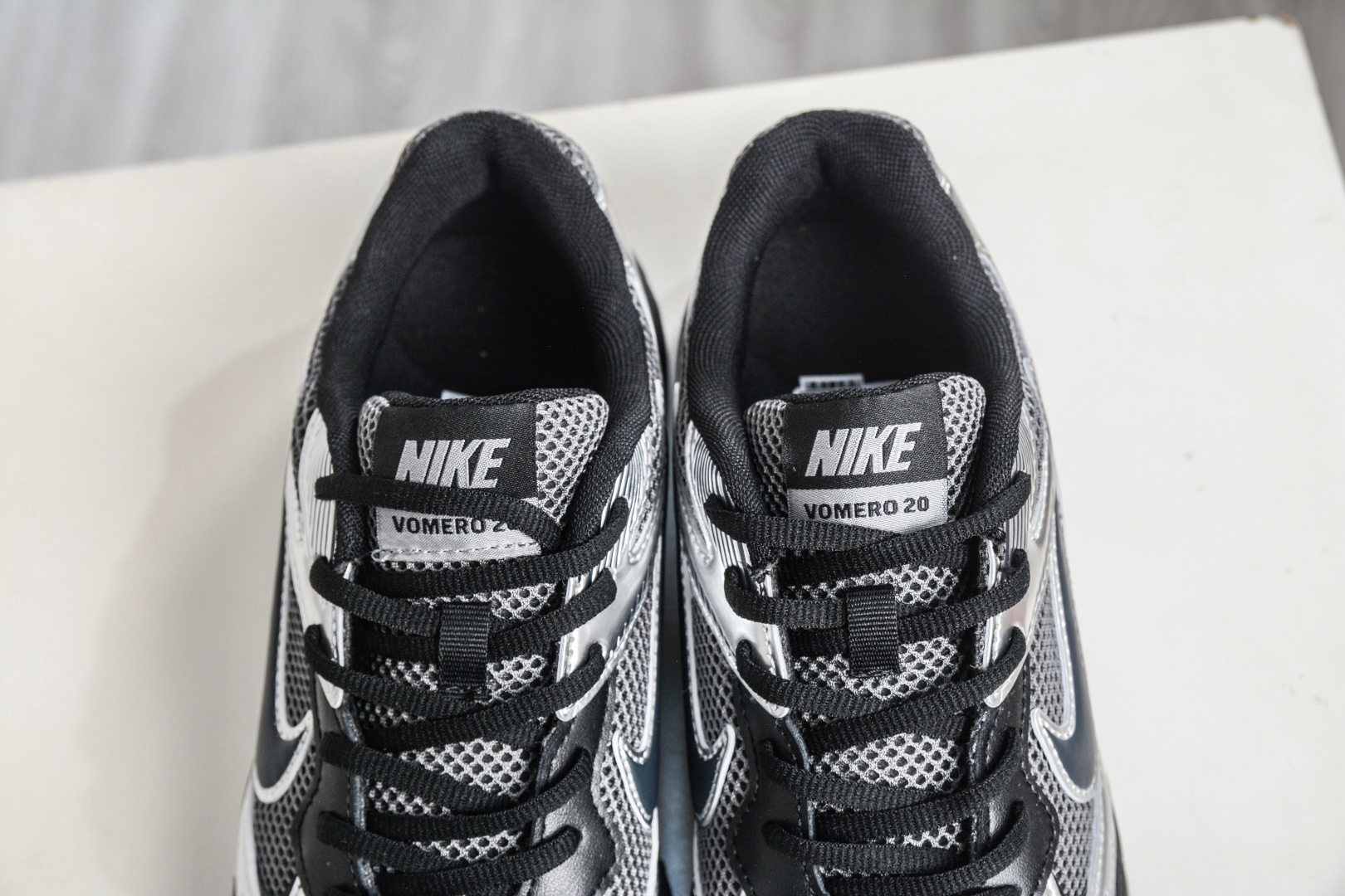 NK Air Zoom Vomero 20 經典復古潮流運動跑鞋 
貨號：HF7069 100
SIZE：36 36.5 37.5 38 38.5 39 40 40.5 41 42 42.5 43 44 45