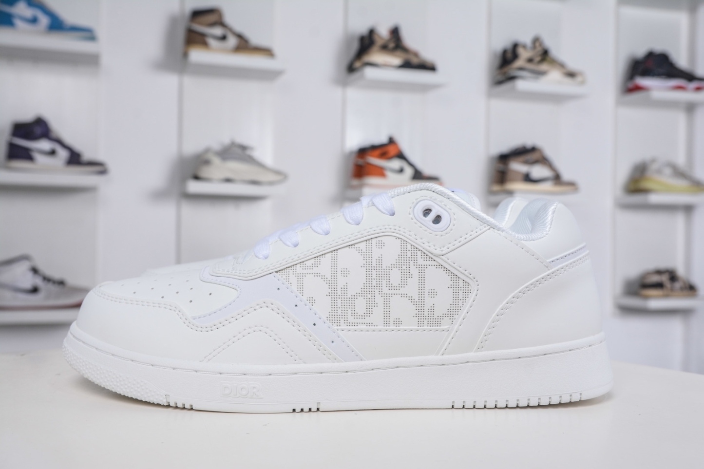 迪奧/Dior B27 Oblique Galaxy Low Top Sneakers B27系列低幫復古真皮百搭運動休閒板鞋 
貨號：3SN272ZIR16536
尺碼：38 39 40 41 42 43 44 45 46