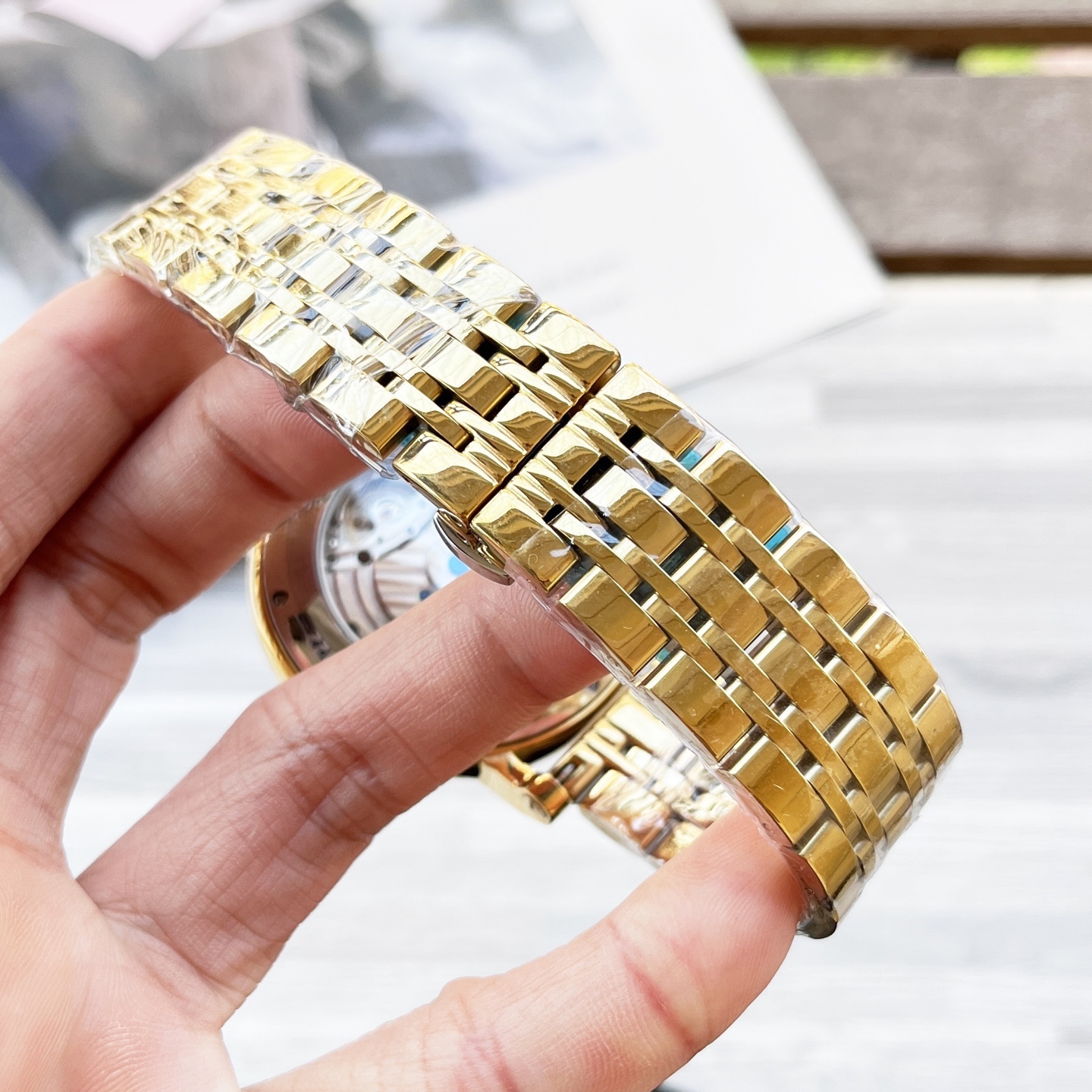 
複雜時計 奢華大氣🔥
經典新品 震撼上市🎈
【最新】：百達翡麗 大飛輪設計
【類型】：精品男士腕表
【錶帶】：真牛皮錶帶
【機芯】：高端全自動機械機芯
【鏡面】：礦物質強化玻璃（更高清）
品味高雅 浩瀚大氣 匠心獨運 腕間瑰寶
尺寸：直徑42mm厚12.5mm熱賣上市！歡迎轉載！