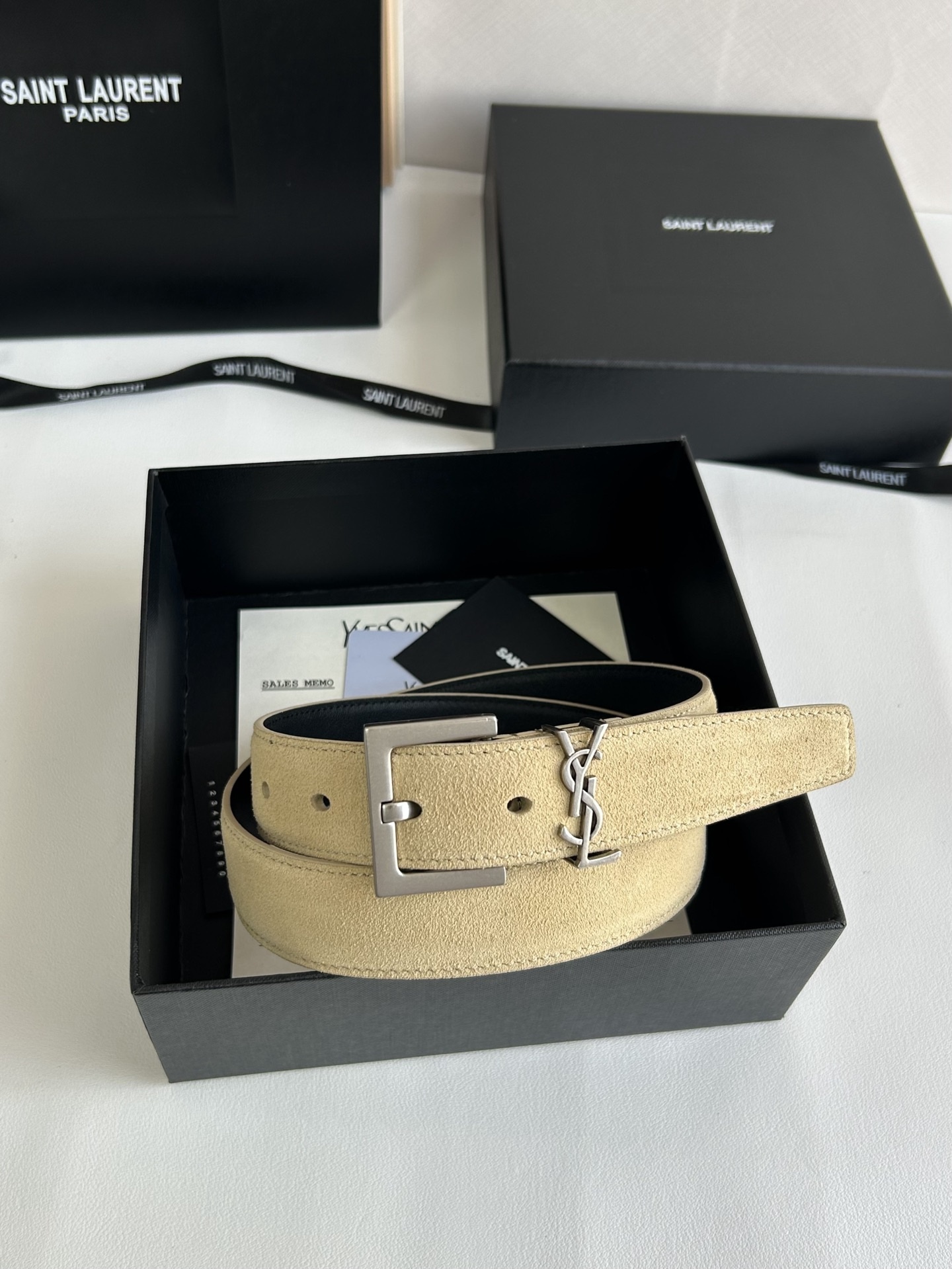 聖羅蘭 女士腰帶，進口小牛皮 配以CASSANDRE 標識腰帶環。古銅色金銀五金可選。精緻優雅的設計，寬度3.0cm