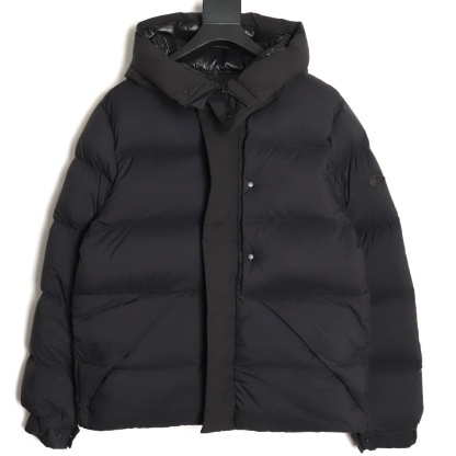 🔝Moncler 蒙口 黑武士羽絨服外套
經典黑武士造型 連續多年斷貨王 我們採用原版東麗集團進口 聚酯纖維三防面料定染 雙層訂制內膽里布 填充平均250g左右90白鵝絨 原版一致YKK正品拉鍊五金 用料扎實 誠意之作
尺碼：3 4 5 6