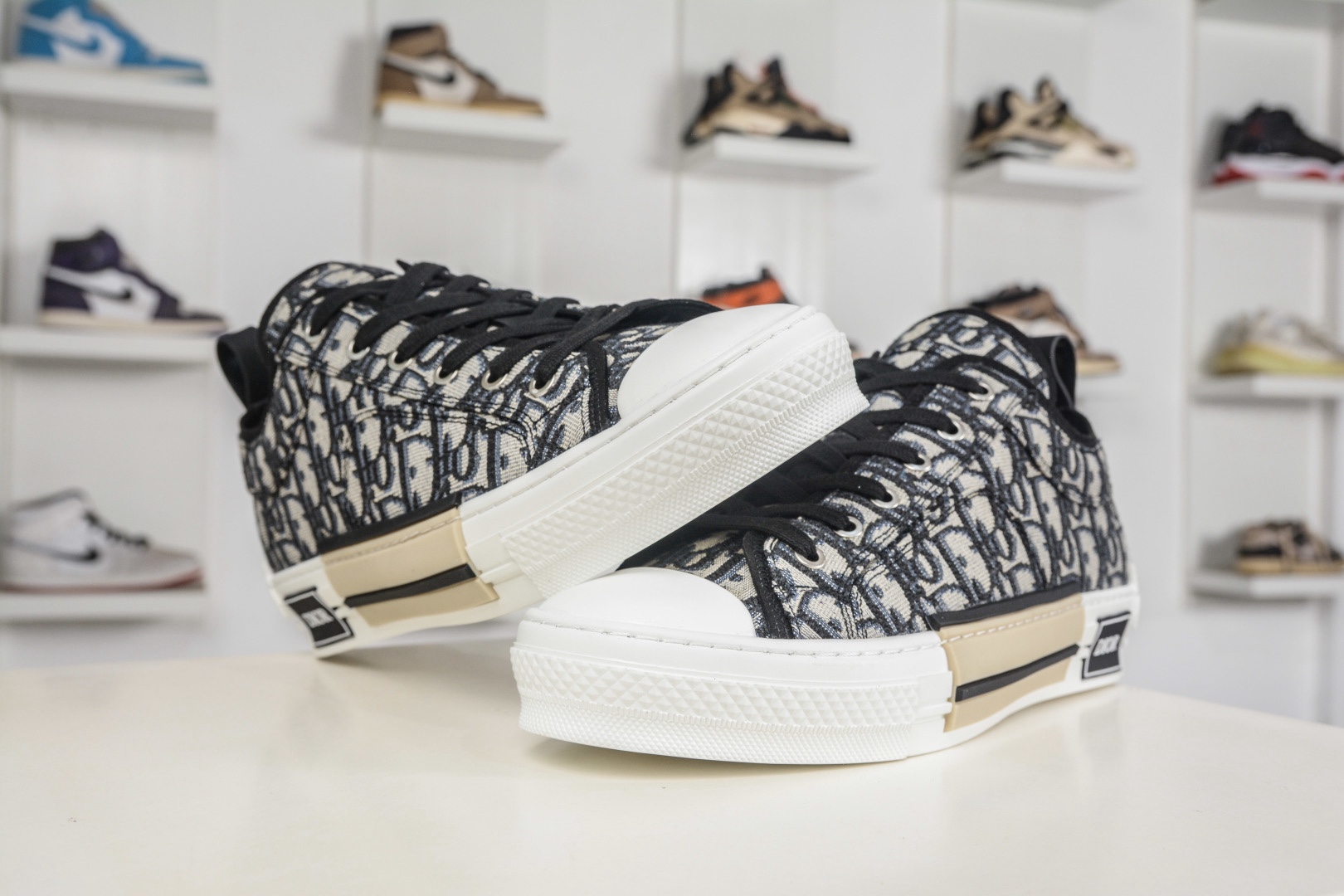 Dior B23 迪奧“CD重影”系列
貨號: 3SN272ZIR16536
尺碼：38 39 40 41 42 43 44 45