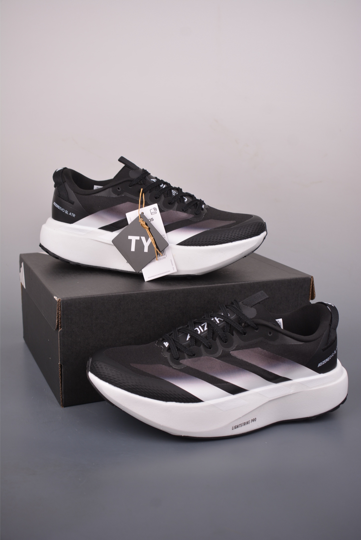 Adidas Adizero Evo SL ATR M
阿迪超輕透氣緩震跑鞋 
官方貨號: KK05232332
尺碼：36 36.5 37 38 38.5 39 40 40.5 41 42 42.5 43 44 44.5 45 
