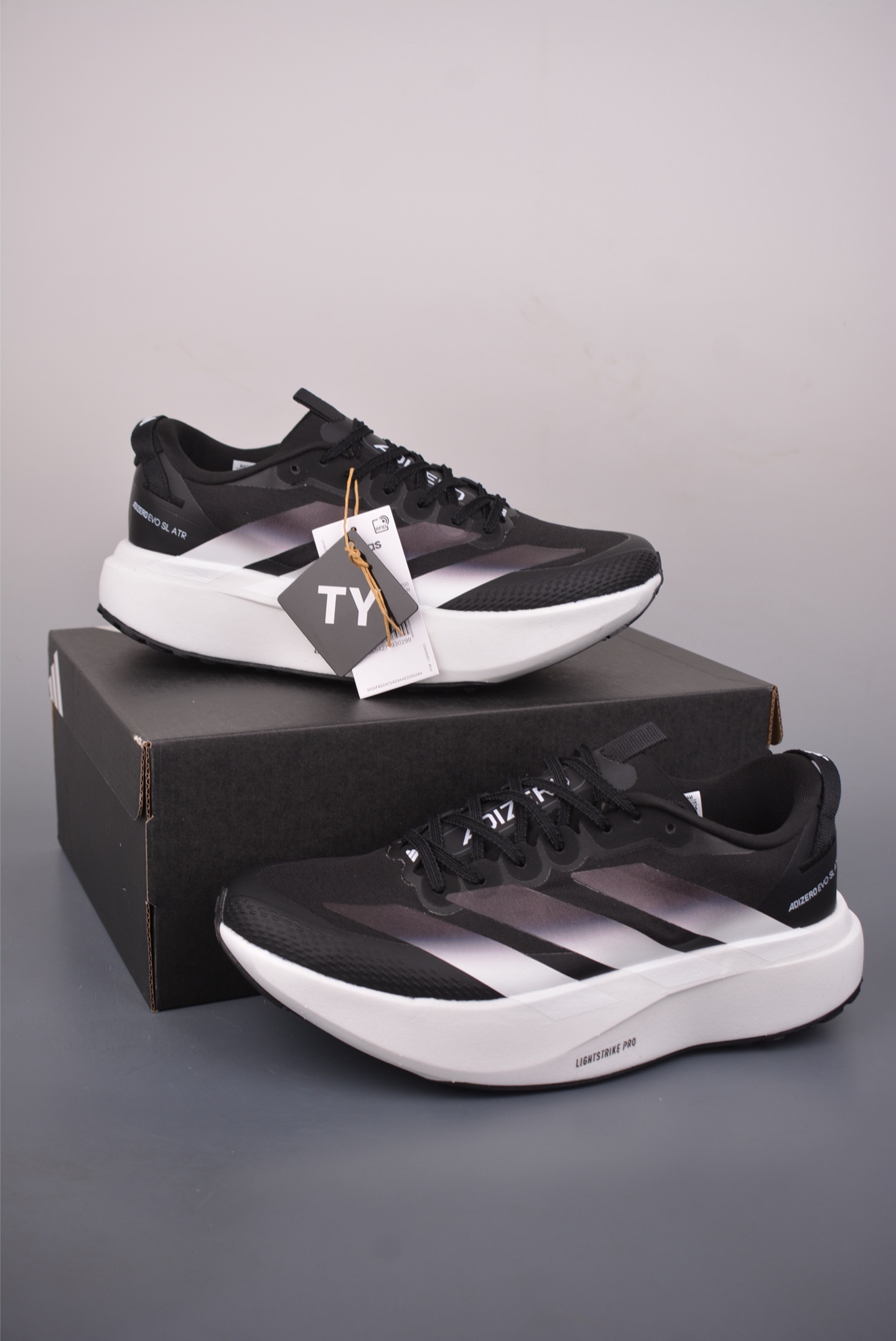 Adidas Adizero Evo SL ATR M
阿迪超輕透氣緩震跑鞋 
官方貨號: KK05232332
尺碼：36 36.5 37 38 38.5 39 40 40.5 41 42 42.5 43 44 44.5 45 
