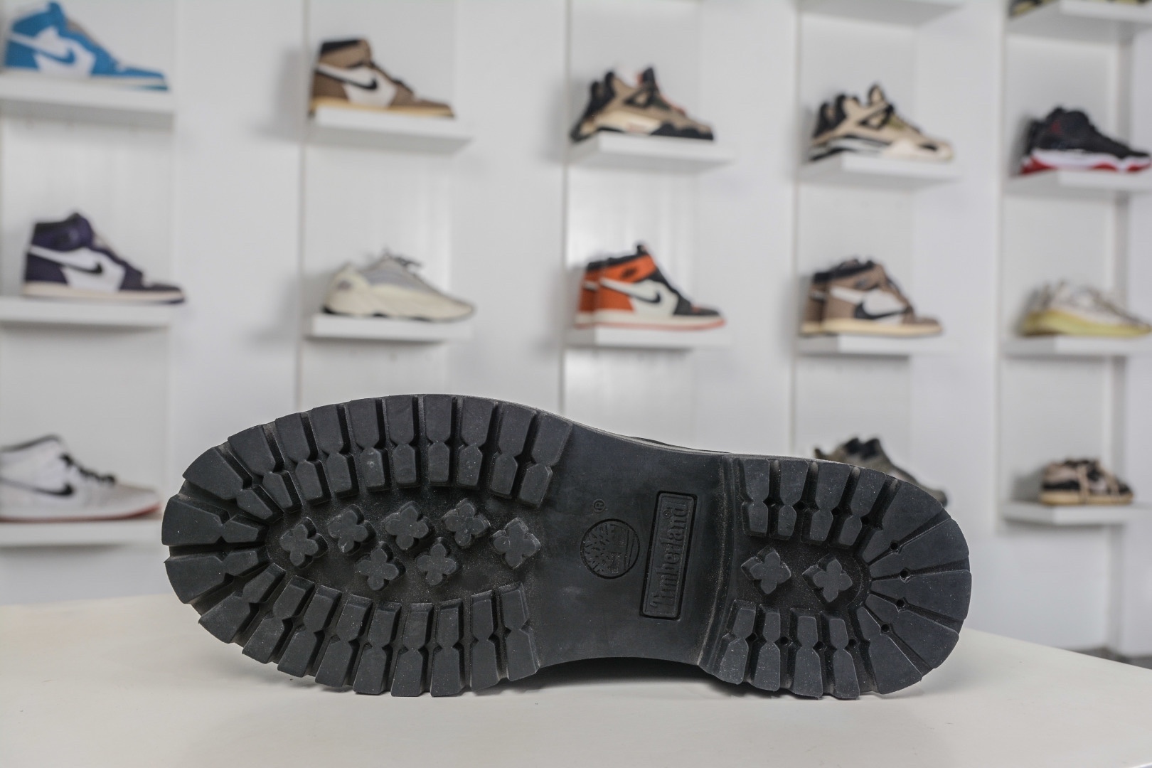 Supreme x Timberland 6 Inch Leather Boots"Black"添柏嵐經典戶外 
貨號: TB 010061 713
尺碼 39 39.5 40 41 41.5 42 43 44 45