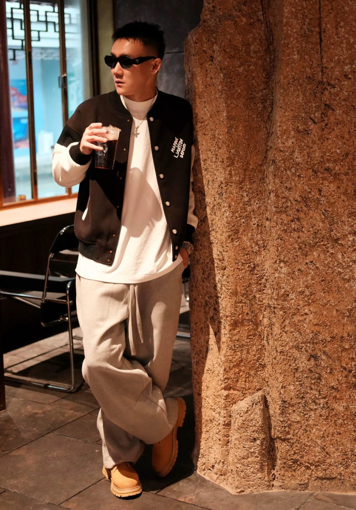 🔝LOUIS VUITTON LV 黑白拼皮棒球服夾克外套
原版22000購入開發，圓啊阿姨布料採用加厚550g賽爾棉潮牌衛衣料，進口精梳棉雙股珠地面料，彩色漸變螺紋，進口機精密刺繡，多重面料復合，原版定制輔料。定做珍珠紐扣，寬松版型，男女同款
B Size：S-L