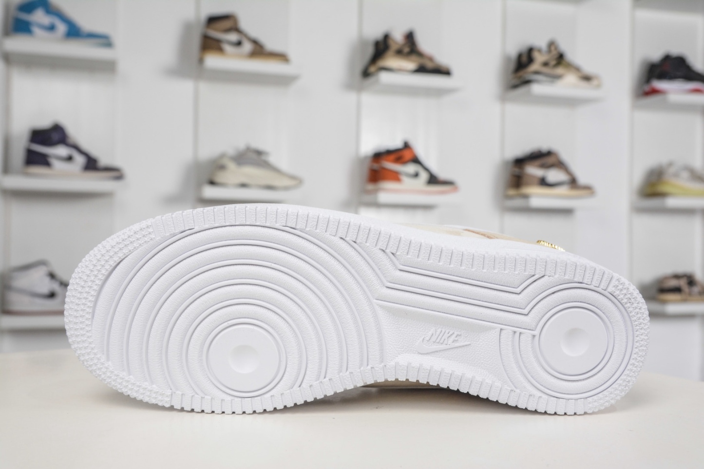 NK Air Force 1 '07 Low 麂皮黃白 
貨號：IQ9964 200
Size：36 36.5 37.5 38 38.5 39 40 40.5 41 42 42.5 43 44 44.5 45