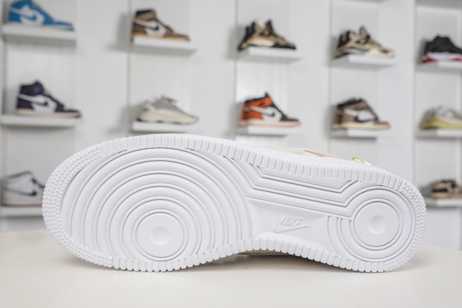 NK Air Force 1 '07 Low 麂皮黃白 
貨號：IQ9964 200
Size：36 36.5 37.5 38 38.5 39 40 40.5 41 42 42.5 43 44 44.5 45