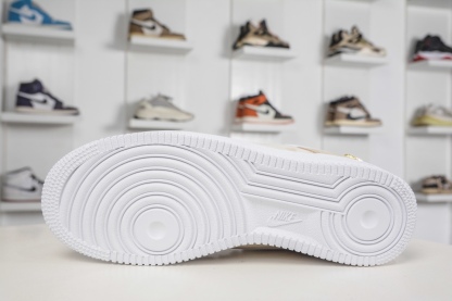 NK Air Force 1 '07 Low 麂皮黃白 
貨號：IQ9964 200
Size：36 36.5 37.5 38 38.5 39 40 40.5 41 42 42.5 43 44 44.5 45