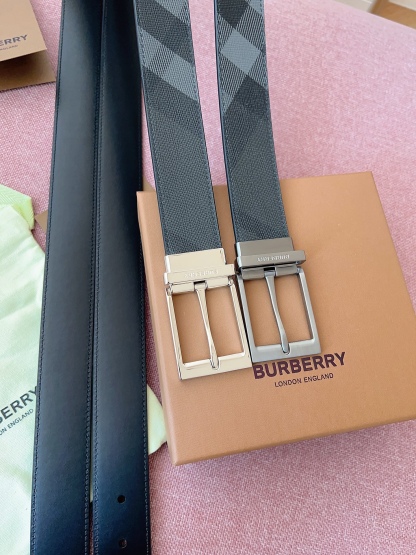 
Burberry博柏利品牌始終秉承傳統精髓，彰顯卓爾不凡的匠制工藝，優雅率性的英倫設計與銳意革新的時尚理念。3.5cm
