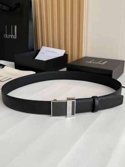 登喜路（Dunhill）是一家英國倫敦的男士奢侈品牌。皮帶以其精湛的工藝和經典的設計，成為男士配飾中的精品。皮帶的質感好、耐用性強，商務休閒百搭款！