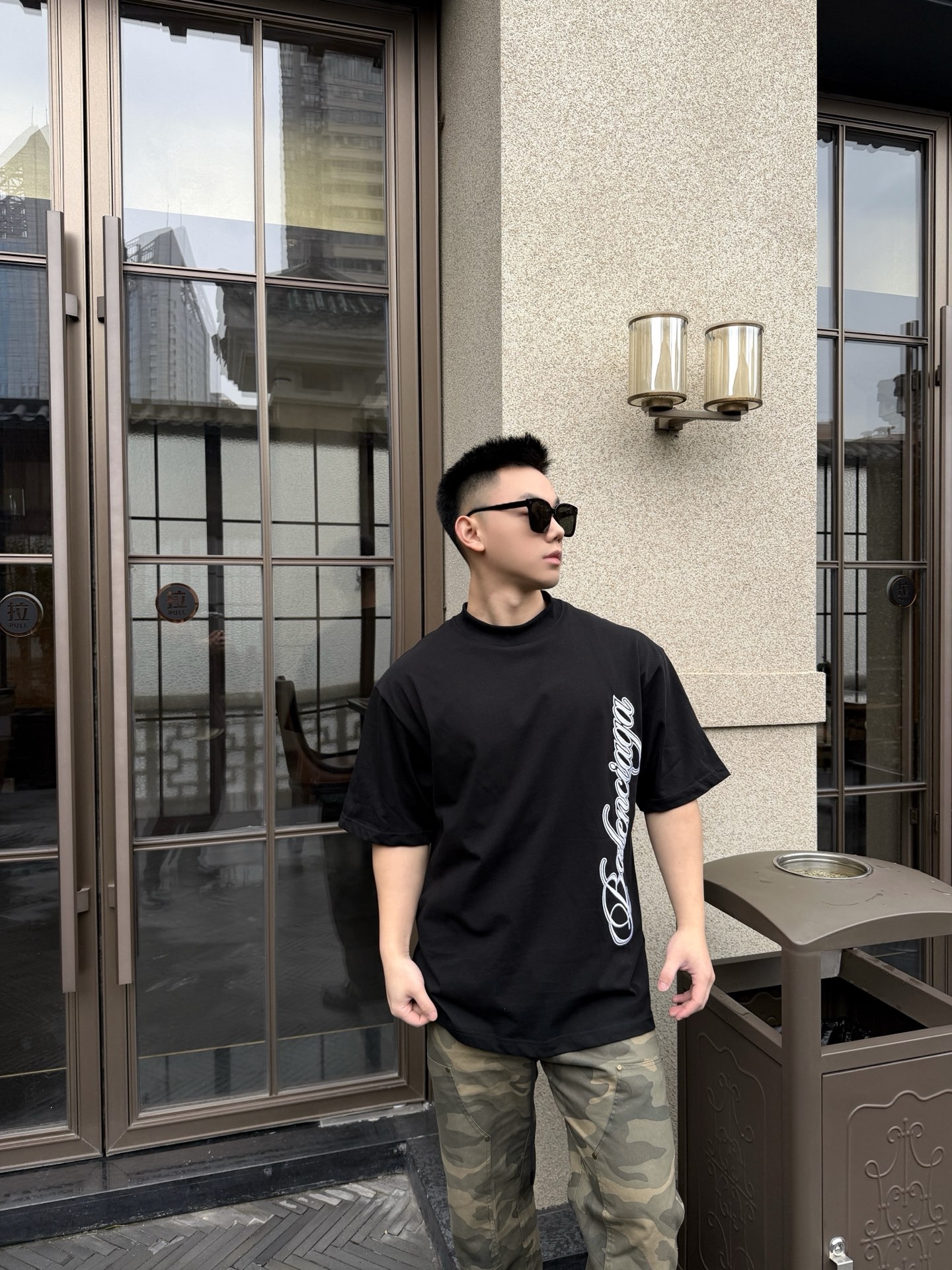 🔝BALENCIAGA巴黎世家BLCG 側邊草體字母短袖T恤
正品購入開發，40支雙紗巴黎棉210克，1*1配套十字羅紋280克，進口刺繡，面料酵洗，定制1：1商標，寬松版型
B Size：S-XL