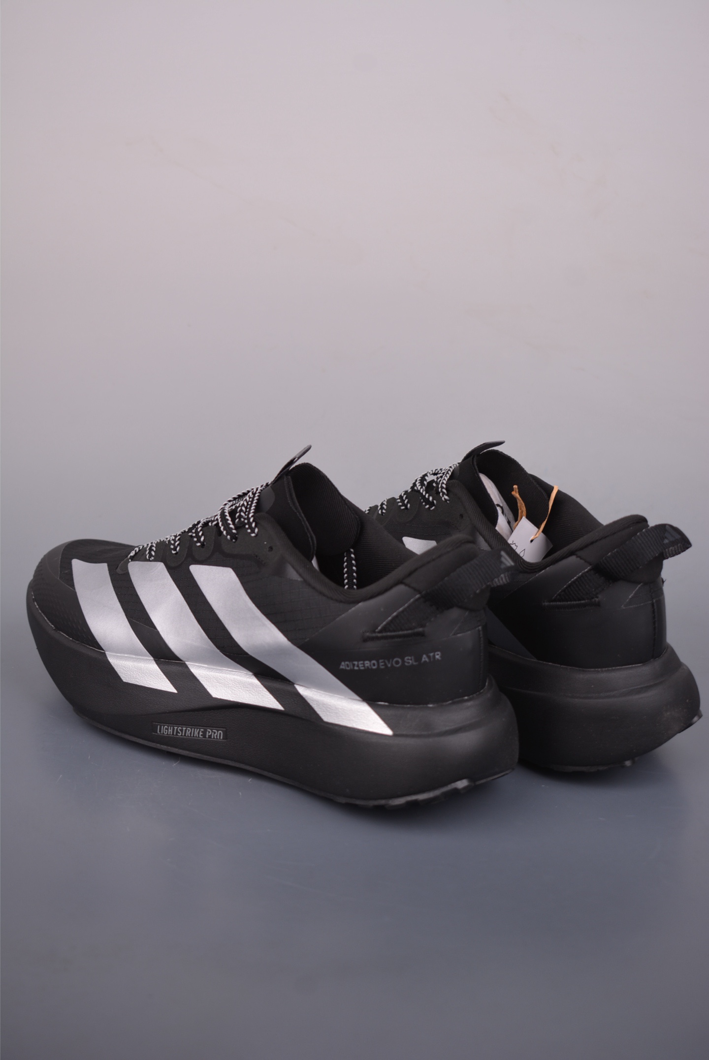 Adidas Adizero Evo SL ATR M
阿迪超輕透氣緩震跑鞋 
官方貨號: KK26832332
尺碼：36 36.5 37 38 38.5 39 40 40.5 41 42 42.5 43 44 44.5 45 46