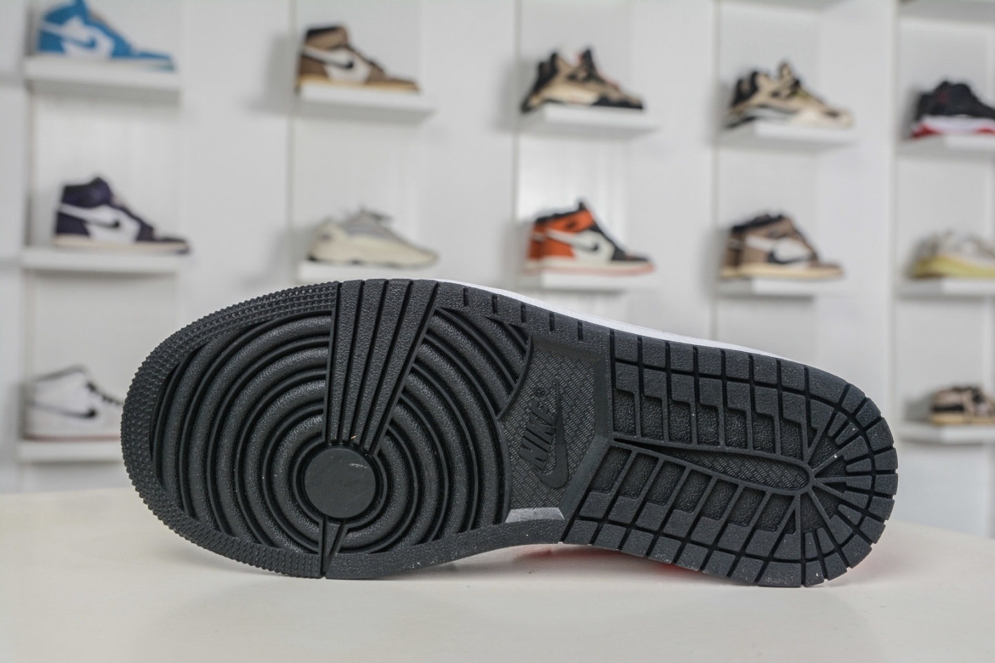 Air Jordan 1 Low 白黑粉  AJ1 低幫休閒板鞋
貨號: 553560 025
Size： 36 36.5 37.5 38 38.5 39 40