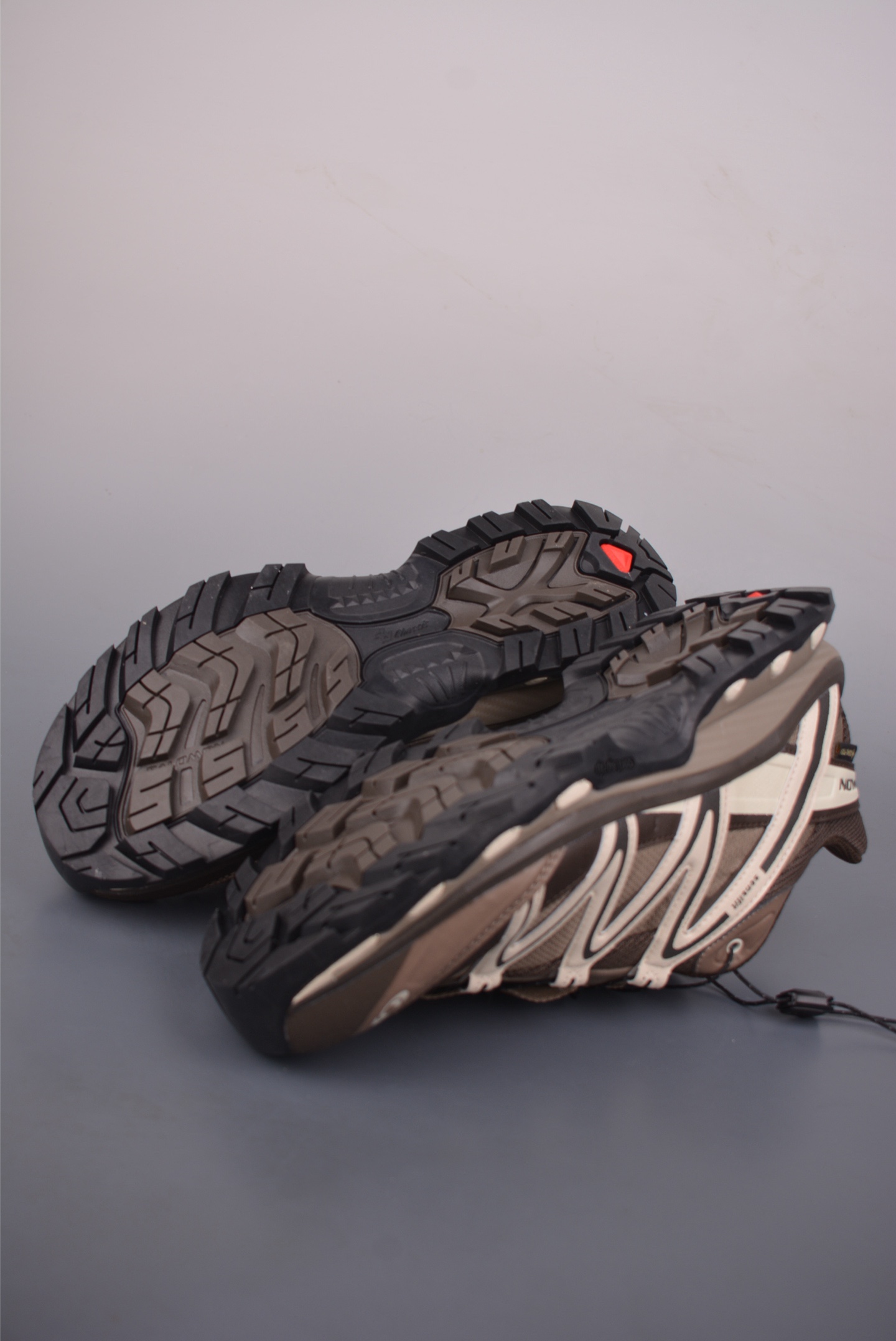 薩洛蒙 Salomon XT 
QUEST GTX ATHR 探索者系列 
潮流越野機能戶外休閒運動跑步鞋
官方貨號: 492789 292722
尺碼：36 36.5 37 38 38.5 39 40 40.5 41.5 42 42.5 43 44 44.5 45 

