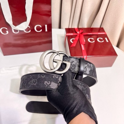 
古奇 新款 GG Marmont系列心選迷彩大理石紋GG帆布，為2026早春系列隨處可見的主要圖案之一增色添彩，40mm