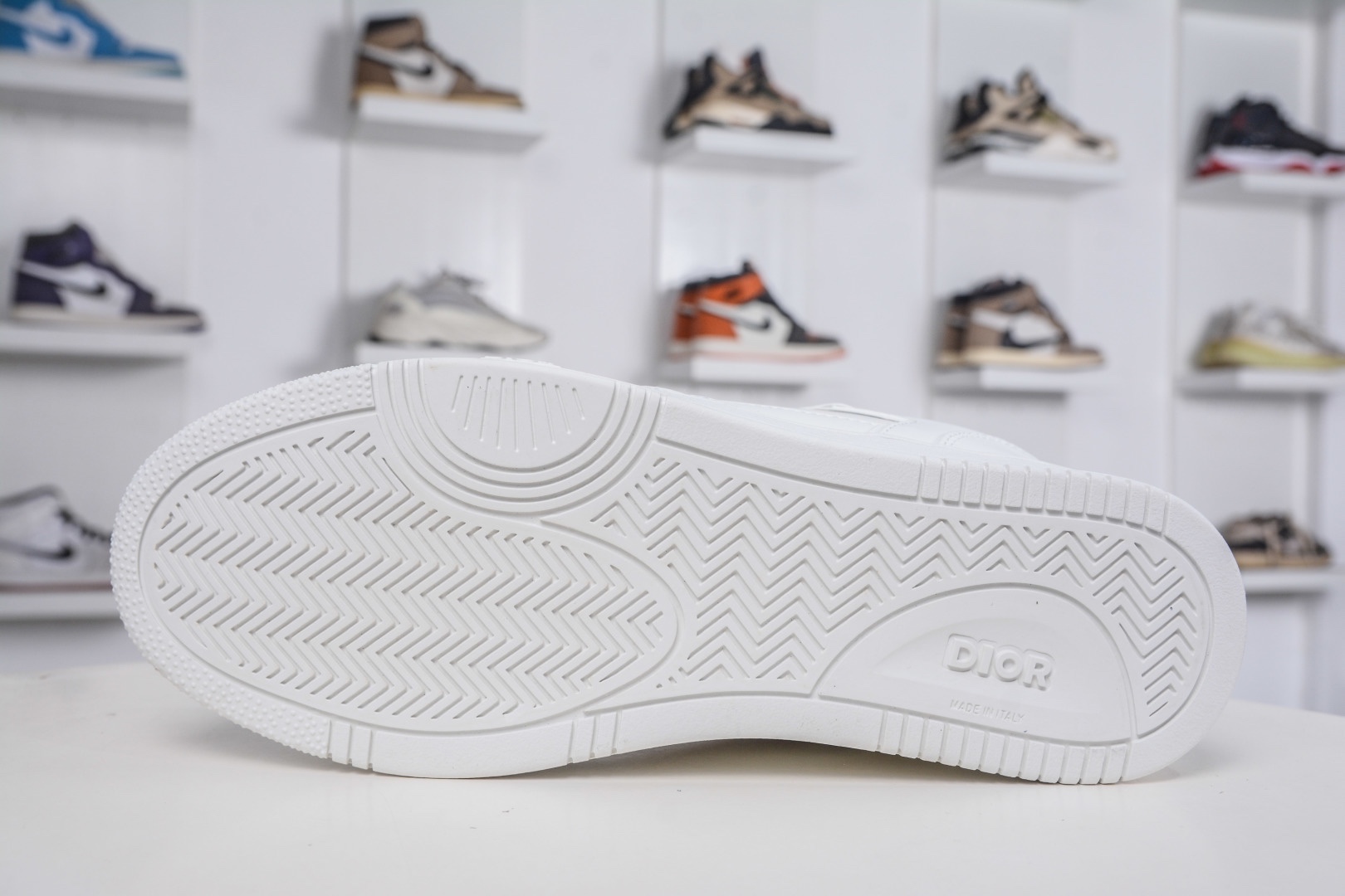 迪奧/Dior B27 Oblique Galaxy Low Top Sneakers B27系列低幫復古真皮百搭運動休閒板鞋 
貨號：3SN272ZIR16536
尺碼：38 39 40 41 42 43 44 45 46