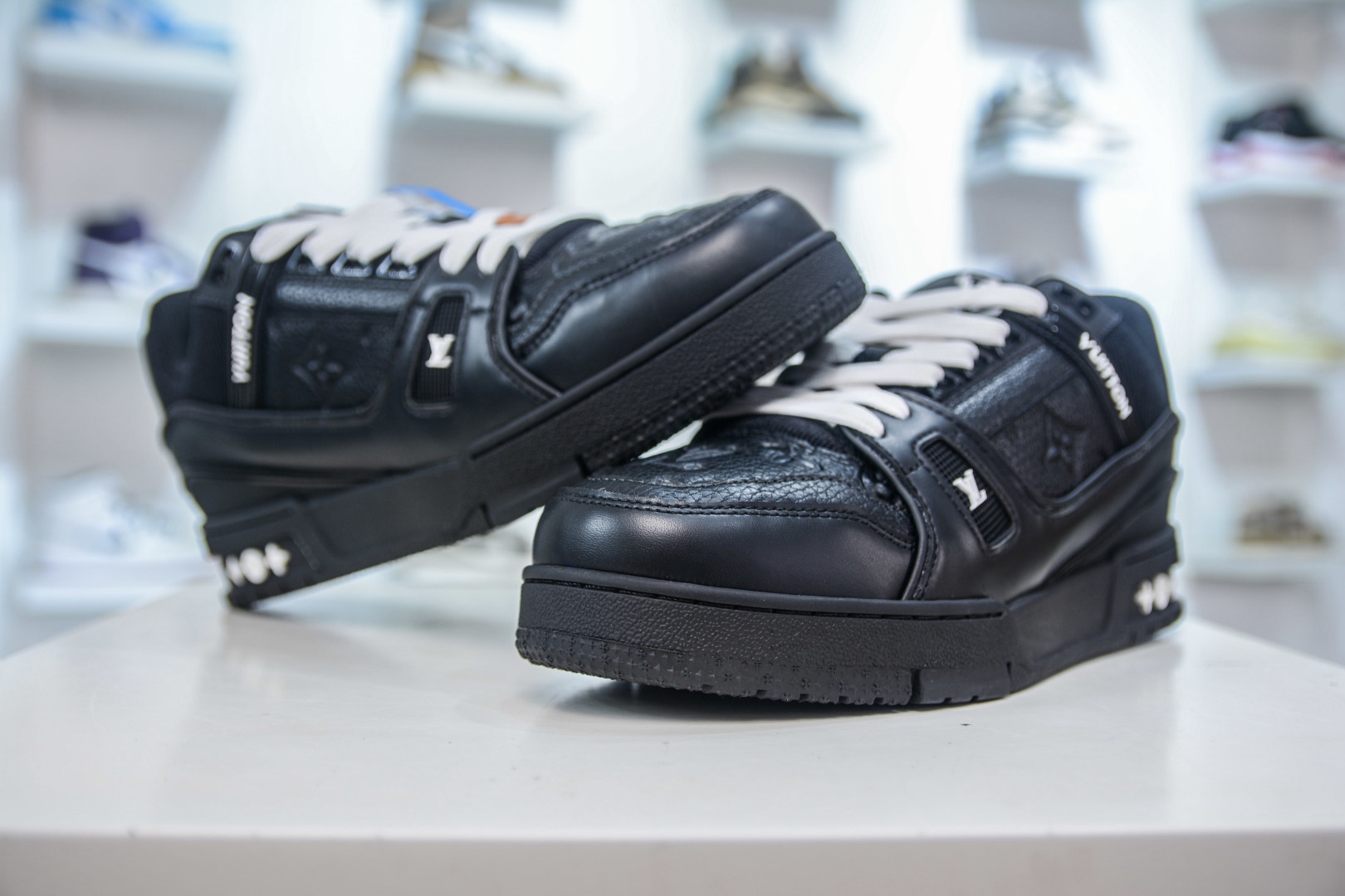 Louis Vuitton Trainer lv時裝走秀運動鞋板鞋 SIZE：36 37 38 39 40 41 42 43 44 45