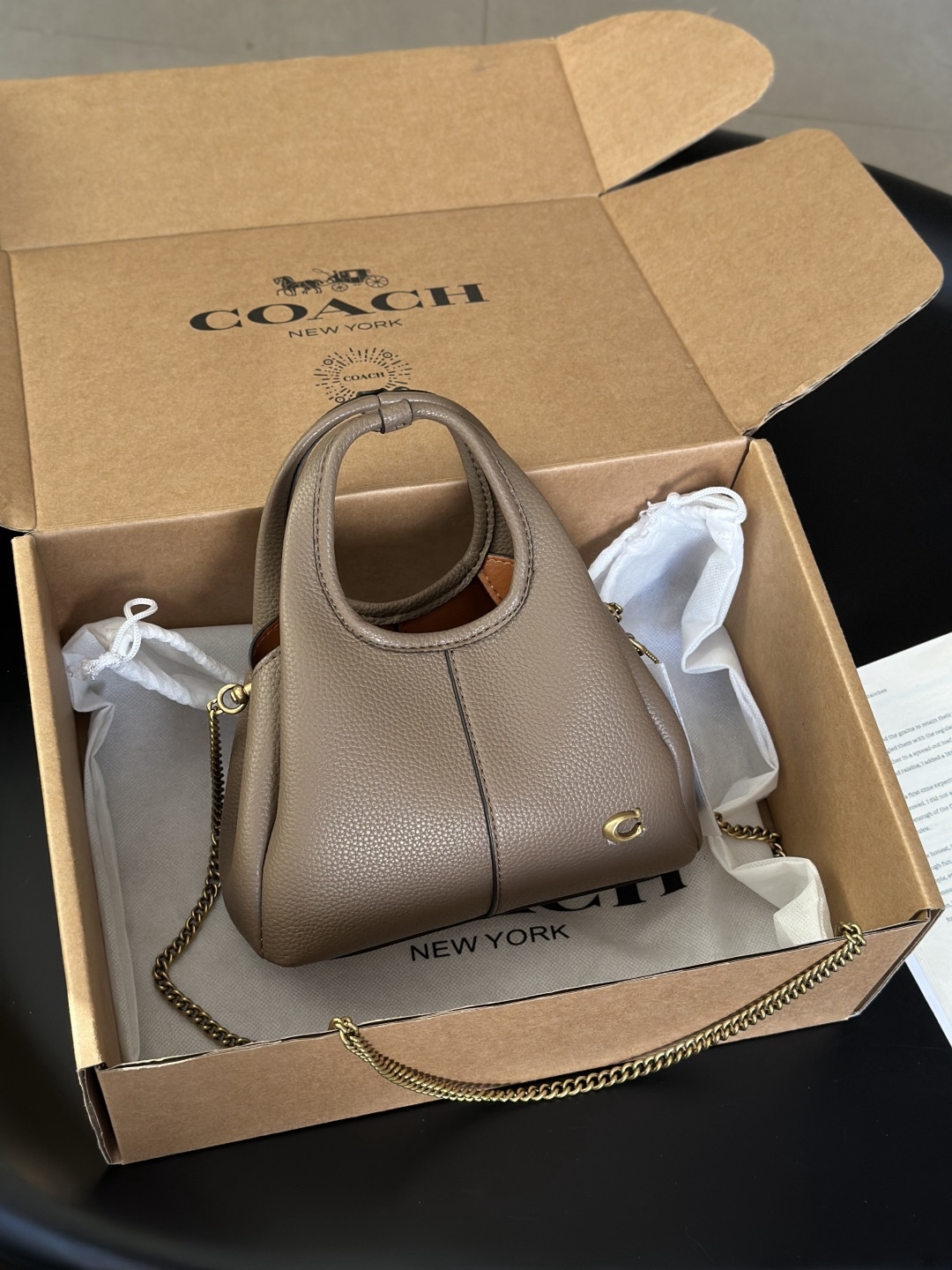 Coach新款首發🔥Lana19 mini號
尺寸：19✖️17cm
精緻小巧，簡約時尚
可手拎，可斜挎 ☑️小號 灰色
尺寸：19✖️17cm