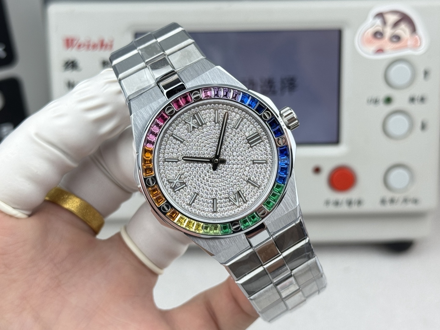 Factory 獨家力作👍
蕭邦AlpineEagle雪山傲翼系列
🌈彩T鑽🌟變色龍🦎滿天星✨限量款及隱藏款首推
如炬目光，比擬暗夜星芒⛰️於山川湖海間🌊洞見紳士願景與磅礡未來👔
尺寸：原裝一致41mmX9.7mm
機芯：9015改Chopard 01.01-c
錶鏈：獨家原版開模金磚型鏈節一體式錶鏈
岩石紋錶盤，鍍銠羅馬數字，時針及分針時標均覆以Super-LumiNova® X1級螢光塗層
致獻當代“雄鷹”，志存高遠之人在日常生活中超邁群倫，其視野啓迪人心、昇華情志。憑借遠見和決心，