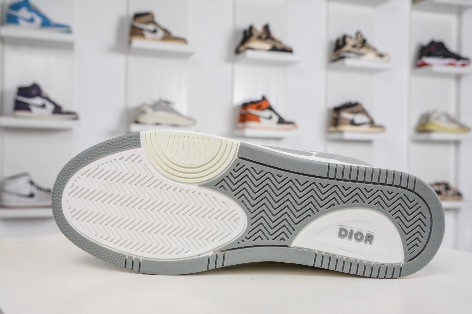 迪奧/Dior B27 Oblique Galaxy Low Top Sneakers B27系列低幫復古真皮百搭運動休閒板鞋 
貨號：3SN272ZIR16536
尺碼：38 39 40 41 42 43 44 45 46