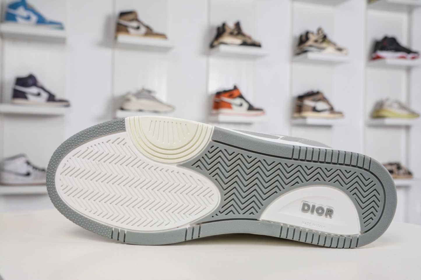 迪奧/Dior B27 Oblique Galaxy Low Top Sneakers B27系列低幫復古真皮百搭運動休閒板鞋 
貨號：3SN272ZIR16536
尺碼：38 39 40 41 42 43 44 45 46