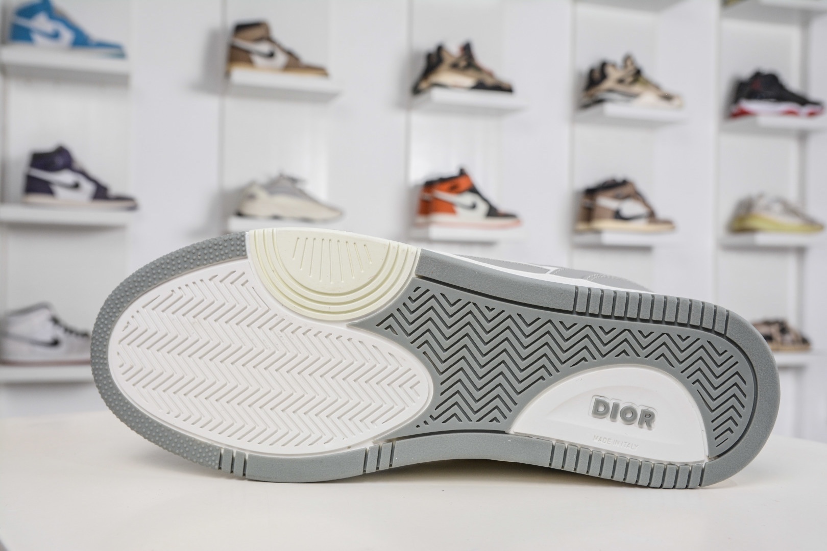 迪奧/Dior B27 Oblique Galaxy Low Top Sneakers B27系列低幫復古真皮百搭運動休閒板鞋 
貨號：3SN272ZIR16536
尺碼：38 39 40 41 42 43 44 45 46