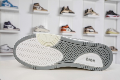 迪奧/Dior B27 Oblique Galaxy Low Top Sneakers B27系列低幫復古真皮百搭運動休閒板鞋 
貨號：3SN272ZIR16536
尺碼：38 39 40 41 42 43 44 45 46