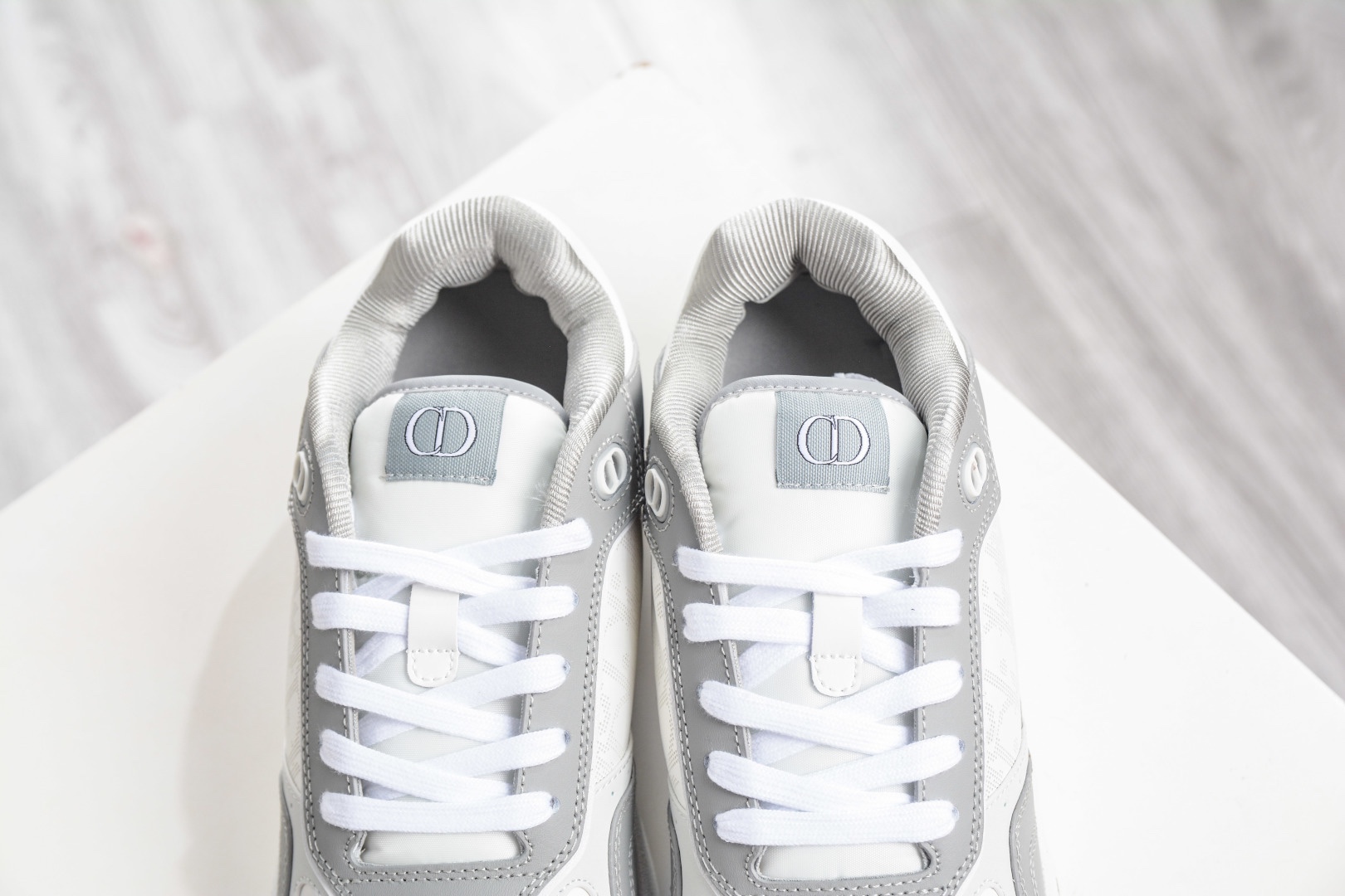 迪奧/Dior B27 Oblique Galaxy Low Top Sneakers B27系列低幫復古真皮百搭運動休閒板鞋 
貨號：3SN272ZIR16536
尺碼：38 39 40 41 42 43 44 45 46