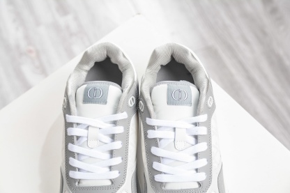 迪奧/Dior B27 Oblique Galaxy Low Top Sneakers B27系列低幫復古真皮百搭運動休閒板鞋 
貨號：3SN272ZIR16536
尺碼：38 39 40 41 42 43 44 45 46