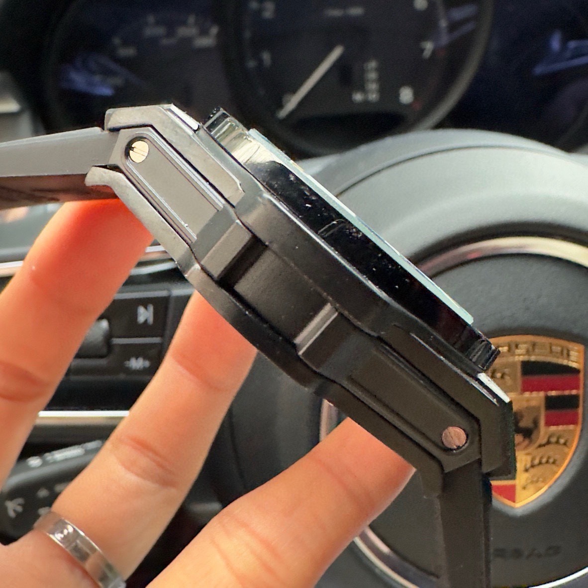 恆寶 Hublot精品男士腕表，勁爆鏤空設計，技藝精湛，獨具匠心，尊貴大氣，紳士風範。採用全自動機械機芯，頂級316精鋼表殼，天然橡膠錶帶，礦物質超強鏡面，尺寸43*13