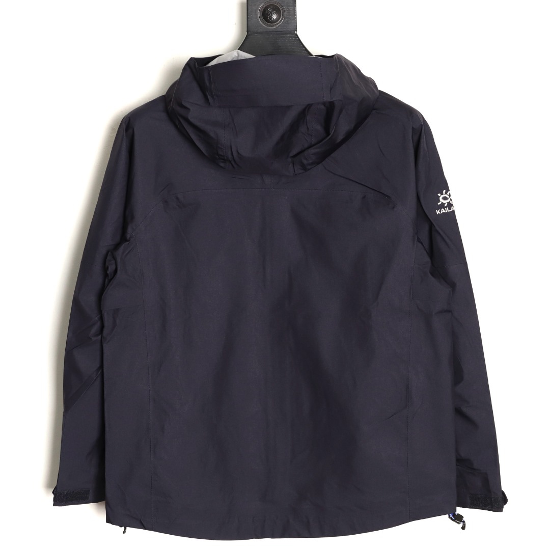🔝KAILAS 凱樂石 博格達系列 輕量防風防水戶外徒步登山衝鋒衣 
  防水防風透氣防紫外線
 -輔料：原版拆解開發，一比一定制的小標，領標，水洗，吊牌，五金等等。

- FILTERTEC 3L面料：採用凱樂石自主研發的FILTERTEC 3L面料，由外層40D尼龍、中層ePTFE納米微孔膜、內層親膚處理工藝構成，防水指數20000mm，透氣指數20000g/㎡/24h，可抵御暴雨級降水和7級強風，同時快速排出汗氣，避免悶熱。

- 全壓膠工藝：整衣接縫處採用全壓膠工藝，有效防止水分從接