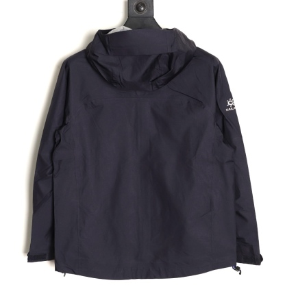 🔝KAILAS 凱樂石 博格達系列 輕量防風防水戶外徒步登山衝鋒衣 
  防水防風透氣防紫外線
 -輔料：原版拆解開發，一比一定制的小標，領標，水洗，吊牌，五金等等。

- FILTERTEC 3L面料：採用凱樂石自主研發的FILTERTEC 3L面料，由外層40D尼龍、中層ePTFE納米微孔膜、內層親膚處理工藝構成，防水指數20000mm，透氣指數20000g/㎡/24h，可抵御暴雨級降水和7級強風，同時快速排出汗氣，避免悶熱。

- 全壓膠工藝：整衣接縫處採用全壓膠工藝，有效防止水分從接