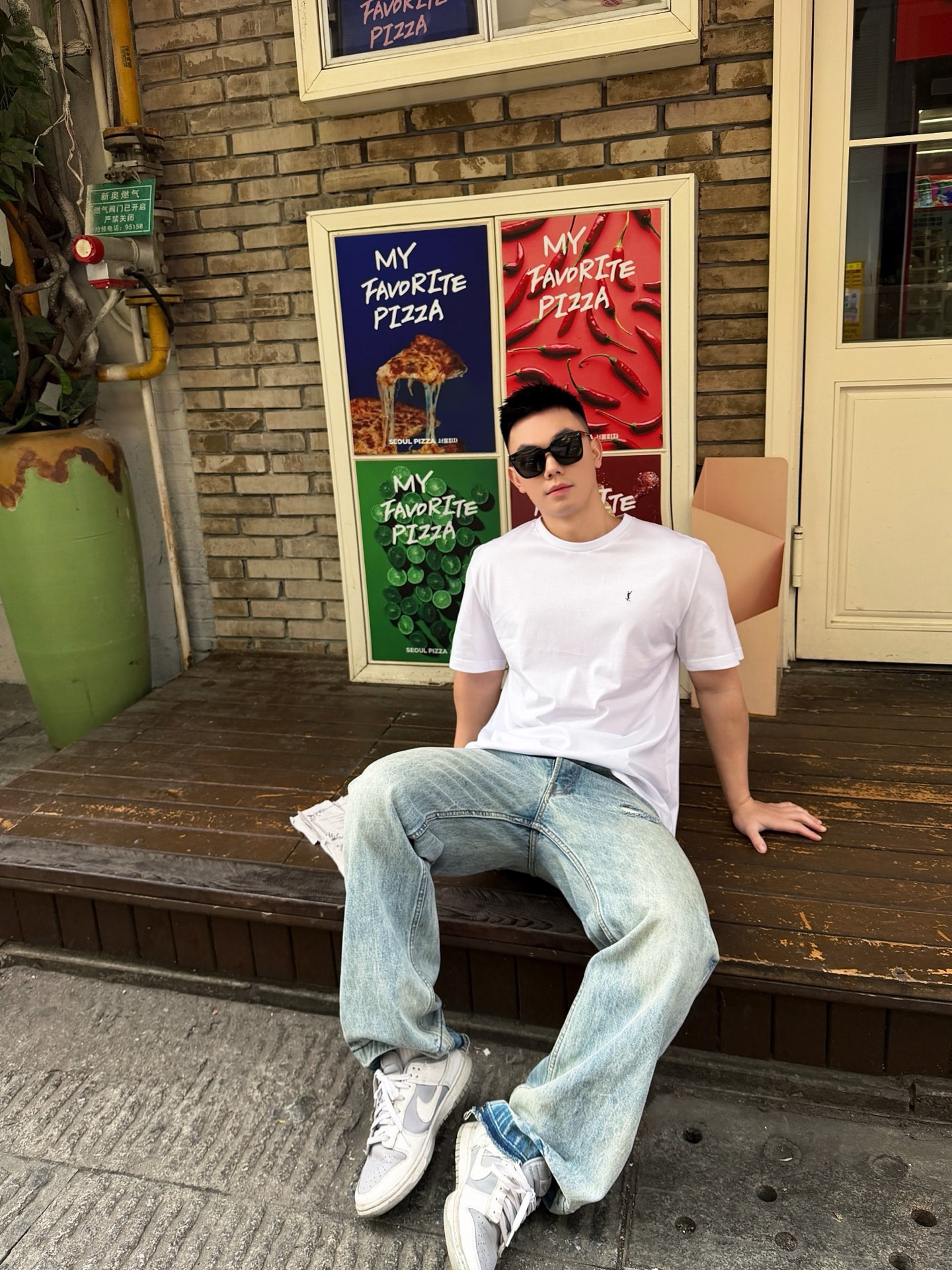 🔝SAINT LAURENT聖羅蘭SLP 小標純色徽標短袖T恤
正品購入開發，50支雙股精品賽爾棉170克，1*1拉架羅紋280克，進口刺繡，面料酵洗，定制1：1商標，寬松版型
B Size：S-XL