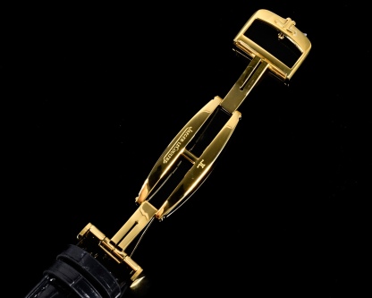 V+ Factory出品
【市場最高版本】JL積家 各路大咖都叫它大醜 其實賦予的是極高贊美 論品味與外觀 在鐘錶界有著舉足輕重的地位 戴出去怎麼都是長臉 各種彰顯品味 Master 地理學家大師系列 Q1428421 復刻版全新升級 多功能腕表 升級Cal.939A機芯 打磨效果更近原裝 升級軸 自動陀為玫金邊 字面紋路清晰 功能：日期顯示 雙時區 動力儲備顯示 316L精鋼  直徑42mm  原裝折疊扣！V+ Factory匠心之作 值得你擁有！