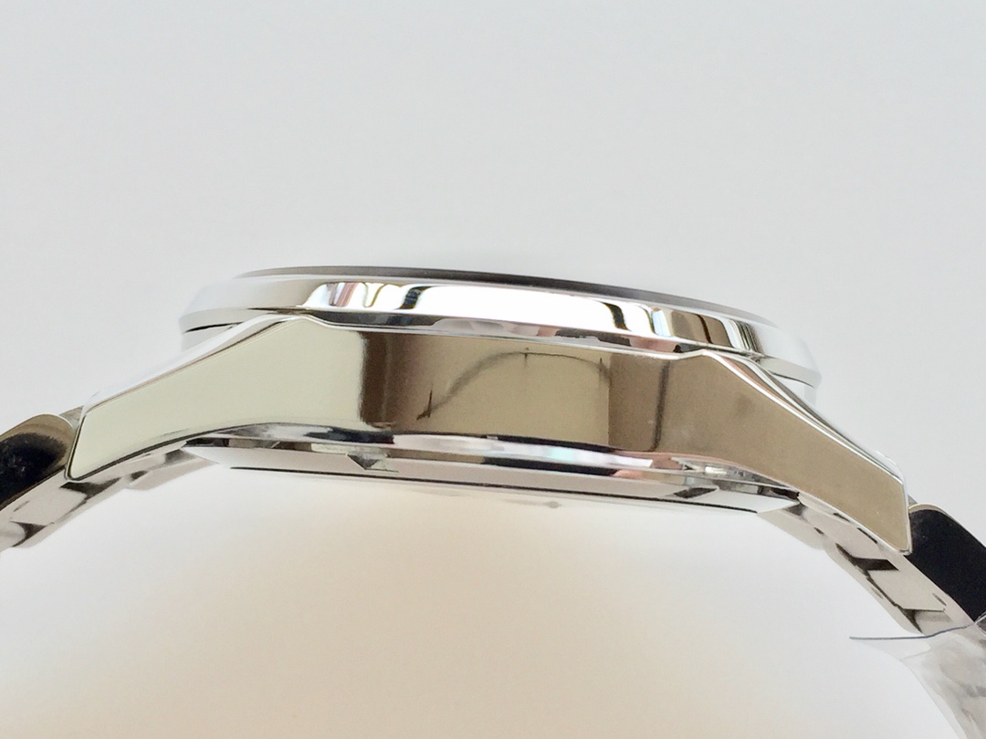 TAG泰格豪雅 卡萊拉系列WAR201A.FC6266 商務休閒款 中英文雙歷腕表 41毫米直徑 搭載2836 自動機械機芯 316L精鋼可配真皮錶帶 原裝折疊扣。TAG泰格豪雅 卡萊拉系列WAR201A.FC6266 商務休閒款 中英文雙歷腕表 41毫米直徑 搭載2836 自動機械機芯 316L精鋼可配真皮錶帶 原裝折疊扣。