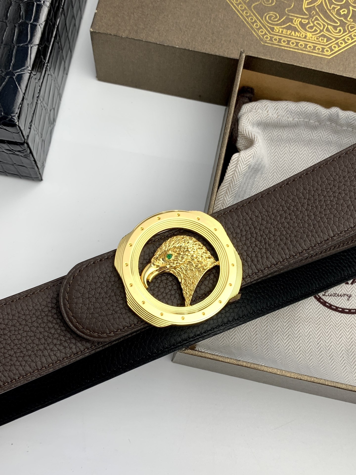 【史蒂芬】原版荔枝紋牛皮腰帶，搭配新款不鏽鋼鷹頭扣，寬度3.8cm，雙面可用，樹膏夾心，長度不可調節，尺碼（85-110）具有獨特吸引力！