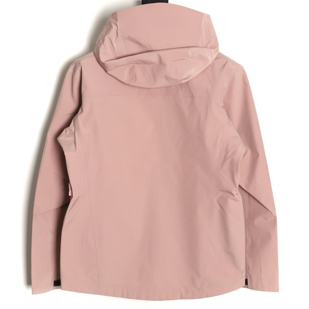 🔝ARC‘TERYX 始祖鳥 BETA LT戶外防水硬殼衝鋒衣
市場獨家全溢膠版本 一比一細節還原
YB四次壓膠工藝 整衣3D立體仿生學設計衣長臂彎 TRI-DURANCE防水防雨面料 自行區別市面先行版本 原包裝原標 全套輔料定制 整衣 腋下YKK雙向拉鍊 五金全部開模定制
R1 SIZE：S-XXL