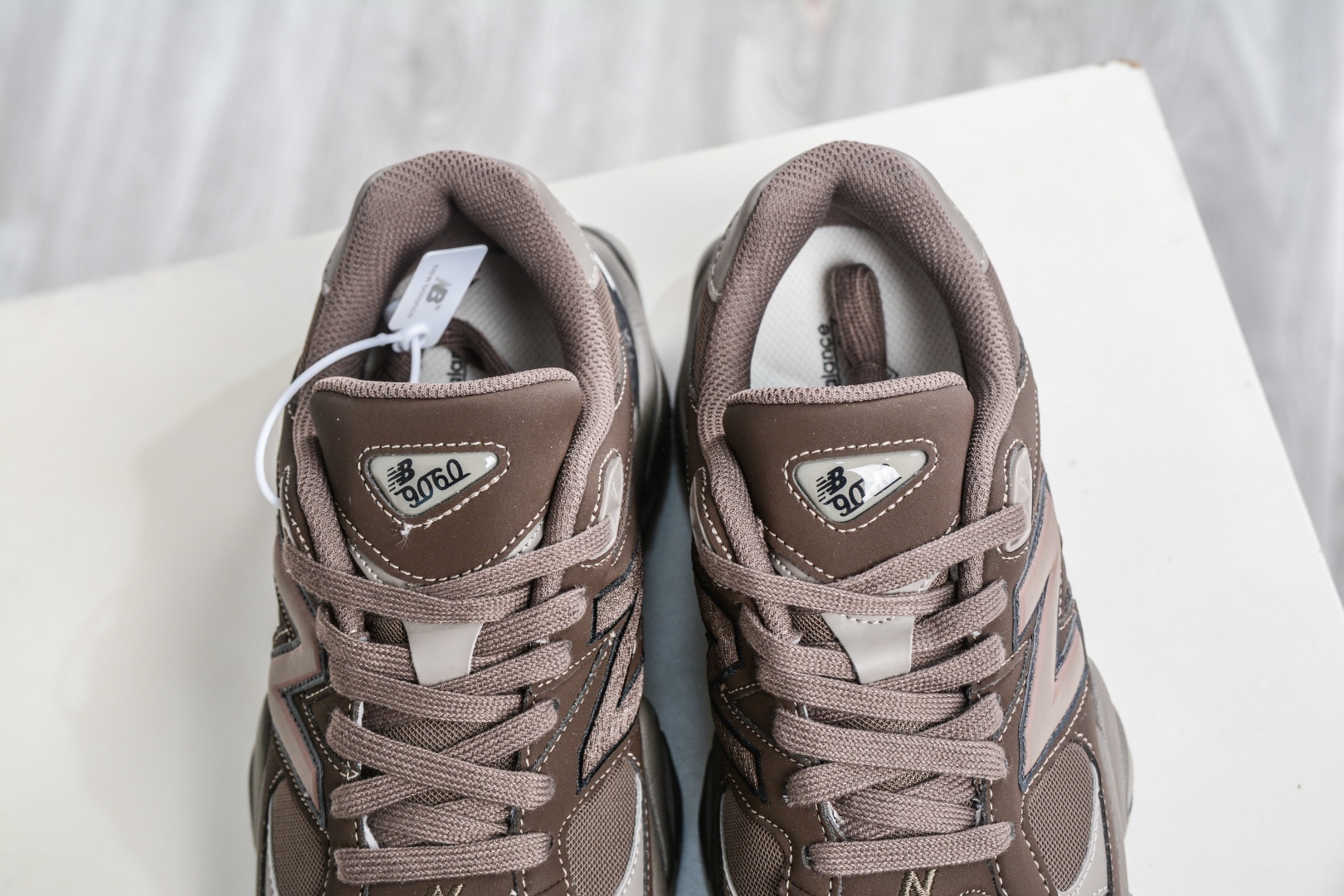 新百倫New Balance NB9060 巧克力棕 U9060493 全
Size：36 37 37.5 38 38.5 39 40 40.5 41 42 42.5 43 44 45 45.5 46.5