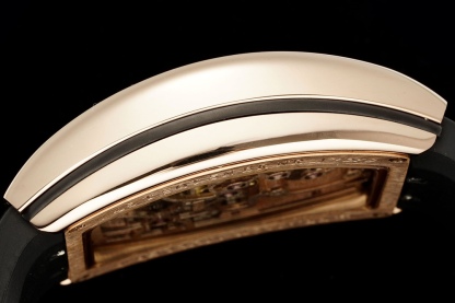 RMS最新款 頂級復刻 法蘭克穆勒V45 Vanguard陀飛輪系列 歷時多年研發機芯 
1 1:1 超級復刻原裝複雜法穆蘭陀飛輪機芯 細節完美到位 打造正品機芯獨具的雙發條盒 超薄工藝 
2超長72小時動力儲存 告別每天手動上鏈 高端玩家的定制款 把頭上鏈30個半圈 發條盒為滿 不需要過度上鏈 
3 千錘百鍊 316L精鋼表殼 超薄表殼 與原裝一致厚度 彎曲弧度 更加貼合手腕 佩戴舒適 
4 純正進口意大利小牛皮 貼合手感品質一流的進口氟橡膠錶帶 與正版全完通用互換
5瑞士工程師 原版機芯拆解 一比一甲